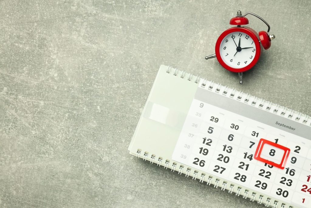 Clock and calendar to track the waiting period during the divorce process